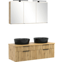 Badmöbel Set: Spiegelschrank mit LED Beleuchtung, Waschtischunterschrank in Holzoptik mit Lamellenfront und zwei schwarze Aufsatzwaschbecken.