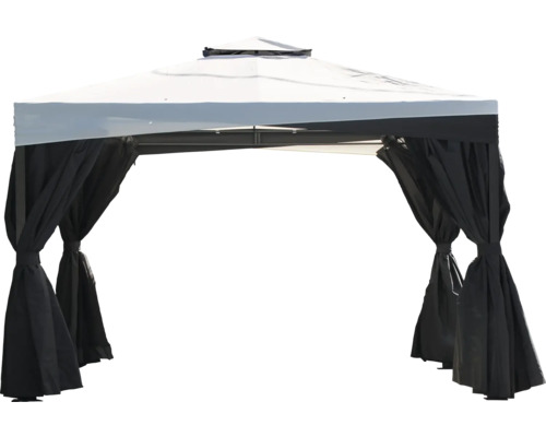 Pavillon mit Vorhängen