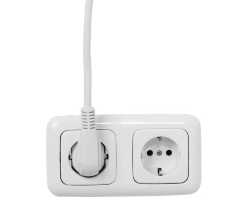 Doppelsteckdose mit eingestecktem Stecker