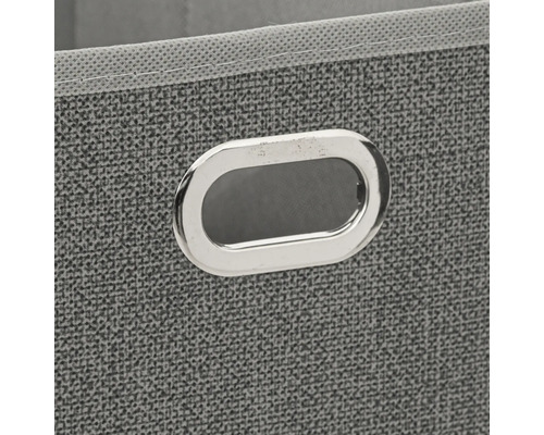 Detailansicht einer grauen Aufbewahrungsbox mit Griff