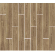 Verlegtes Feinsteinzeug in Holzoptik.