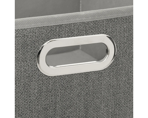 Detailaufnahme einer grauen Aufbewahrungsbox mit silberfarbenem Griff