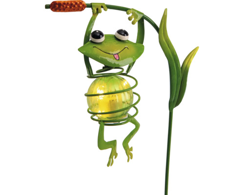 Solar-Gartenstecker aus Metall in Form eines Frosches an einem Rohrkolben mit einem Bauch aus einer leuchtenden Glaskugel.