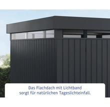 Nahaufnahme eines Gerätehauses mit Flachdach und Lichtband.