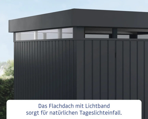 Nahaufnahme eines Gerätehauses mit Flachdach und Lichtband.