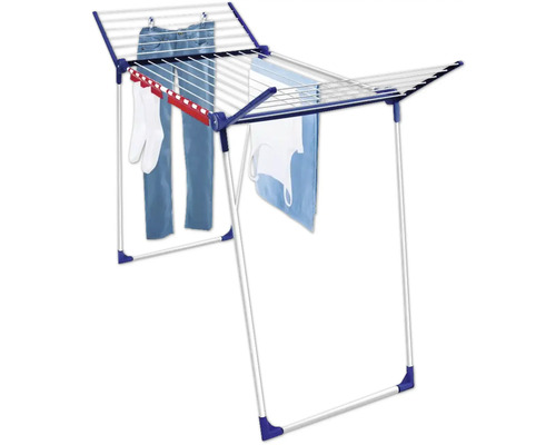 Wäscheständer mit Wäsche zum Trocknen