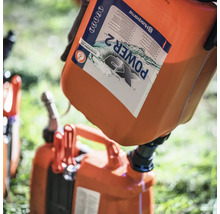 Husqvarna XP Power 2 Kraftstoff wird in einen Kanister gefüllt