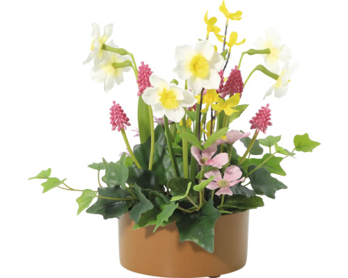 Künstliches Blumenarrangement mit Narzissen, rosafarbenen und gelben Blüten in braunem Topf