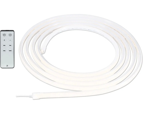 Aufgerollter flexibler weißer LED-Streifen mit passender Fernbedienung zur Helligkeitssteuerung.
