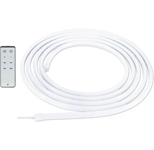 Weißer LED-Streifen, aufgerollt, mit Fernbedienung zur Helligkeitssteuerung und Auswahl von Dimmstufen, Paulmann Logo.