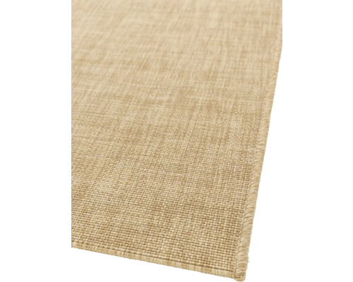 Beiger Teppich aus gewebtem Material