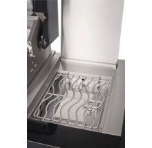 Detailansicht des Grills mit Grillrost und geöffnetem Deckel