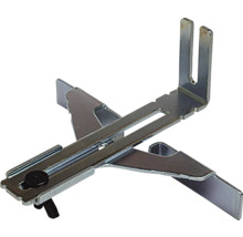 Verstellbare Montagehilfe aus Metall für Türzargen mit Feststellschraube.