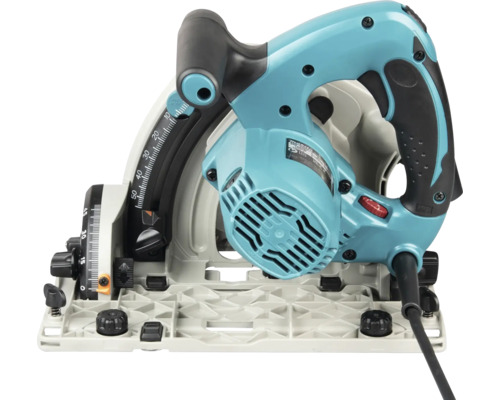 Makita Logo. Handgeführte Tauchkreissäge mit Skalen für Schnitttiefe und Neigungswinkel sowie ergonomischem Handgriff.