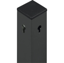 Quadratischer Zaunpfosten aus Metall in Anthrazit mit flacher Kappe und Schlüssellochbohrungen.