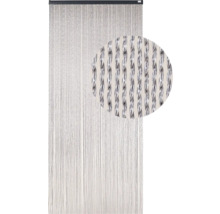 Dekorative Fadengardine mit silberfarbenen Fäden als Raumteiler oder Fensterdekoration.