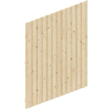 Schräges Zaunelement aus Holz mit vertikalen Lamellen und natürlicher Holzmaserung.