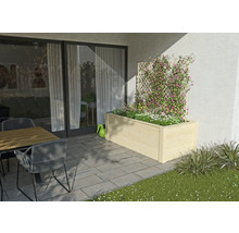 Holzpflanzkasten mit Rankgitter und Pflanzen auf einer Terrasse mit Tisch und Stühlen