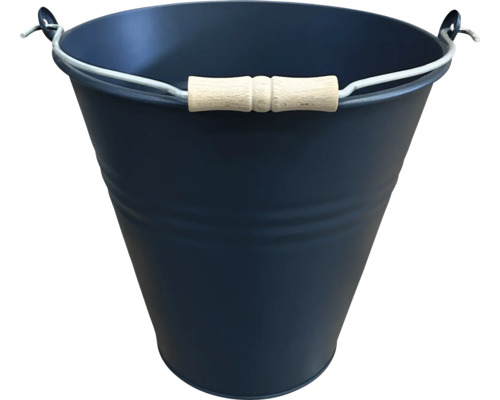 Eimer aus Metall mit Holzgriff