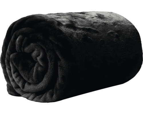 Zusammengerollte schwarze Kuscheldecke aus weichem Plüsch.
