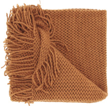Grob gestrickte Wohndecke in Rostbraun mit Fransen.