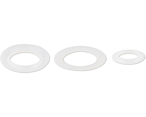 Drei weiße Dichtungsringe aus Kunststoff in verschiedenen Größen für Sanitärinstallationen.