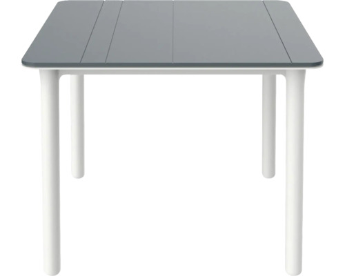 Moderner Gartentisch mit rechteckiger Tischplatte in Lattenoptik und vier runden Standbeinen.