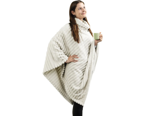 Weißer, weicher Poncho aus strukturiertem Plüsch mit hohem Kragen.