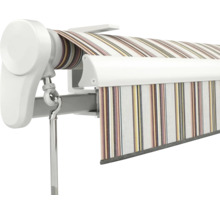 Gestreifte Gelenkarmmarkise mit Handkurbel-Öse und weißem Gehäuse in der Detailansicht.