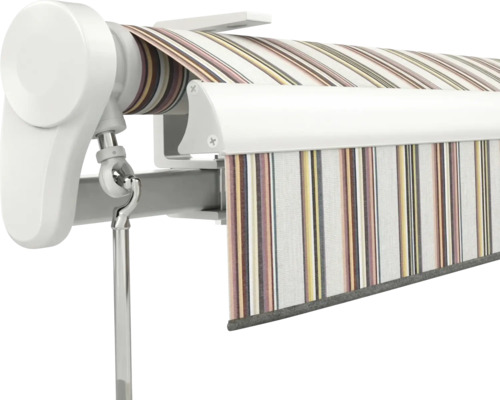 Gestreifte Gelenkarmmarkise mit Handkurbel-Öse und weißem Gehäuse in der Detailansicht.