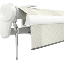 Weiße Markise mit Kurbelantrieb, Wandhalterung und gemustertem Markisenstoff.