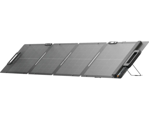 Tragbares EcoFlow Solarpanel mit vier faltbaren Segmenten und integriertem Standfuß.
