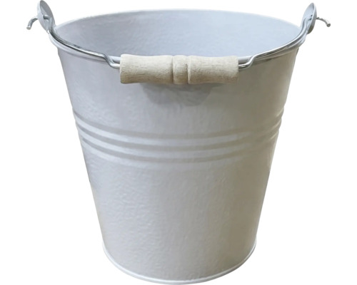 Weißer Metalleimer mit Holzgriff und horizontalen Rillen.