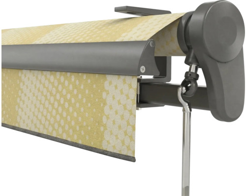 Markise mit Handkurbel, gemustertem Stoff und grauem Gehäuse.