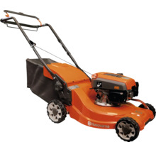 Husqvarna Benzin-Rasenmäher mit orangefarbenem Gehäuse, schwarzem Fangkorb und verstellbarem Holm.