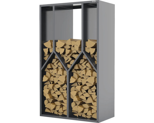 Kaminholzregal aus Metall in Grau, gefüllt mit Brennholz in mehreren Fächern mit geometrischem Design, Woka Logo.