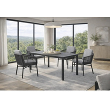 Moderner Essbereich mit dunklem rechteckigem Tisch und vier Armlehnstühlen mit Seilbespannung und grauen Polstern vor großen Fensterfronten.