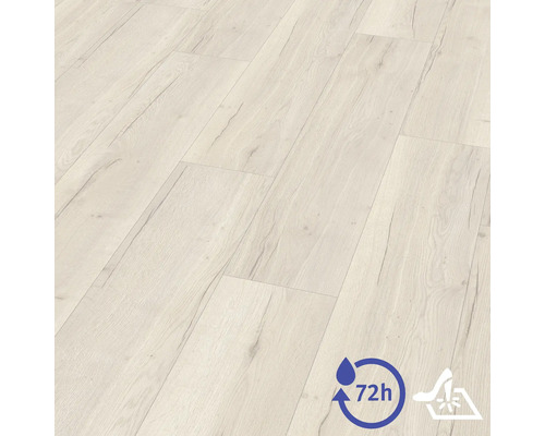 Laminatboden in heller Holzoptik, wasserresistent bis zu 72 Stunden und kratzfeste Oberfläche.