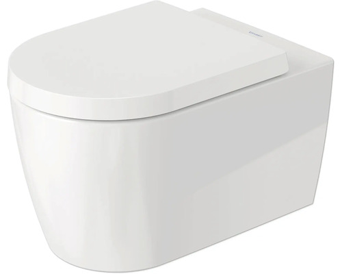 Weiße wandhängende Toilette aus Keramik mit geschlossenem Deckel.