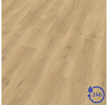 Laminatboden in Eichenoptik mit sichtbarer Holzmaserung, wasserresistent bis zu 24 Stunden.