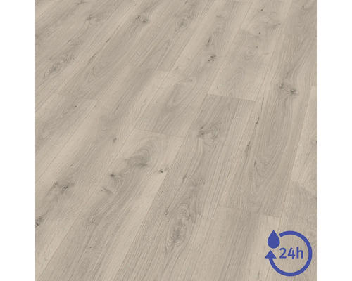 Laminatboden in Eichenoptik mit Maserung und 24 Stunden Spritzwasserschutz.