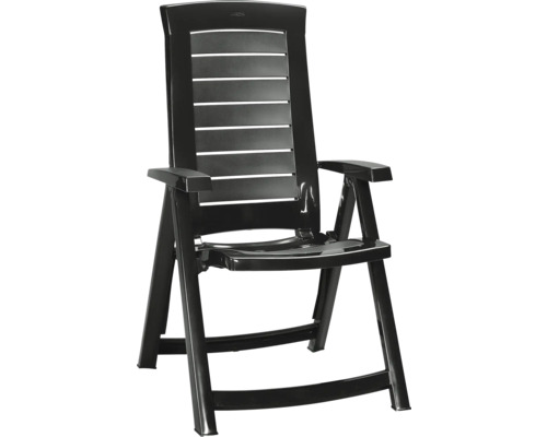 Schwarzer Garten-Klappsessel aus Kunststoff mit hoher Rückenlehne und Armlehnen.