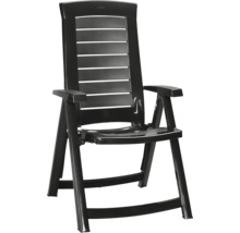Klappbarer Gartenstuhl aus schwarzem Kunststoff mit Armlehnen und Lattenrückenlehne.