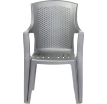 Stapelbarer Gartenstuhl aus Kunststoff mit Armlehnen und Rückenlehne in Geflechtoptik, Grau.