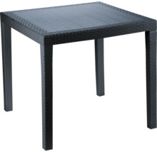 Quadratischer Gartentisch in anthrazitfarbener Rattan-Optik aus Kunststoff mit glatter Tischplatte.