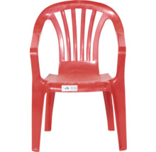 Roter Gartenstuhl aus Kunststoff mit Armlehnen und Rückenlehne in Lattenoptik.