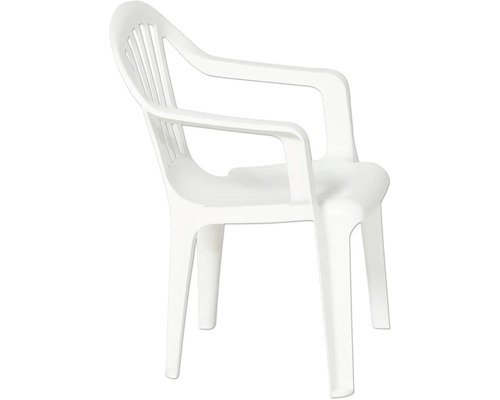 Stapelstuhl aus Kunststoff in Weiß mit Armlehnen und Lattenrückenlehne.