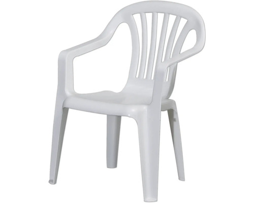 Stapelbarer Gartenstuhl aus weißem Kunststoff mit Armlehnen und Lamellen-Rückenlehne.