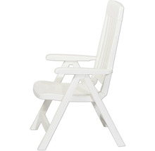 Weißer Garten-Klappsessel aus Kunststoff, Hochlehner mit Armlehnen in Seitenansicht.