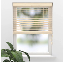 Holzjalousie aus hellem Holz mit horizontalen Lamellen montiert an einem Fenster.